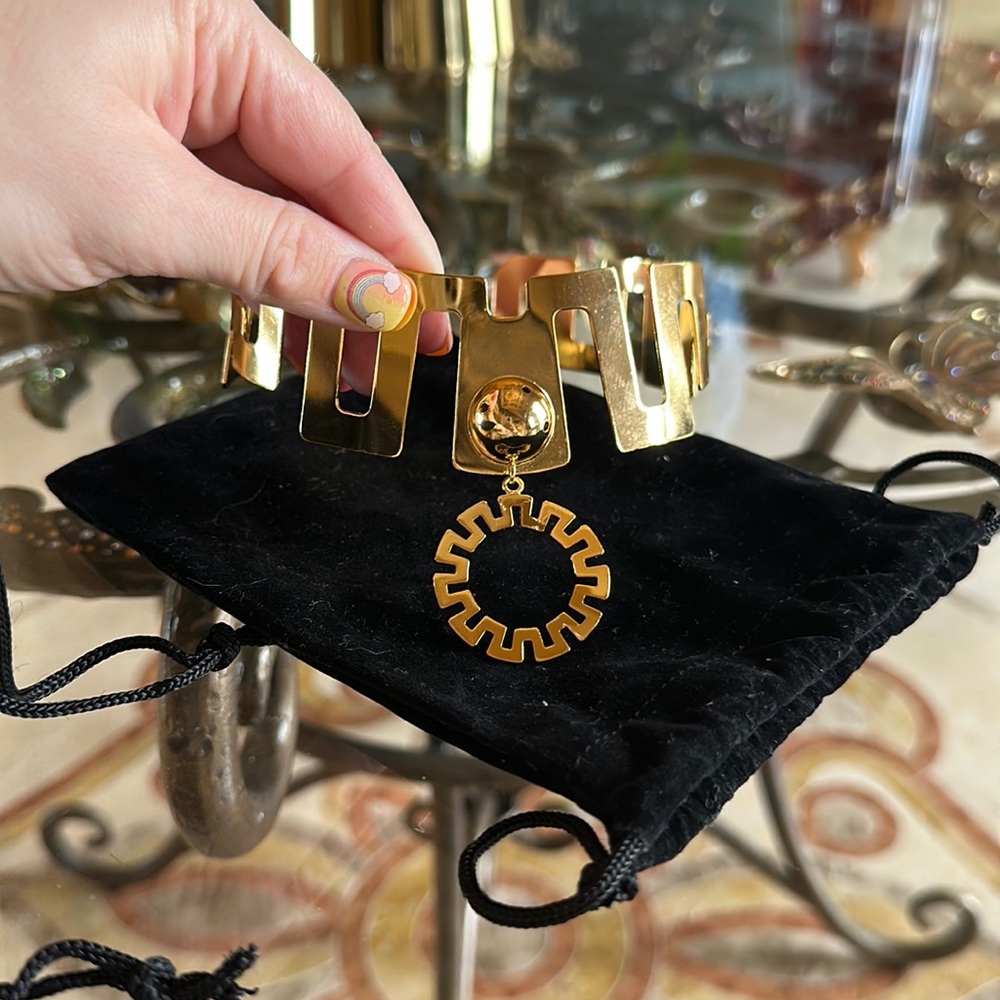 Gold choker